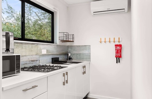 Bomaderry Apartment | Charming 1BR Hideaway in Coastal Bomaderry