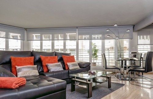 Central District Apartment | Charming Centric Apartment Best for Families. Isabel la Católica III