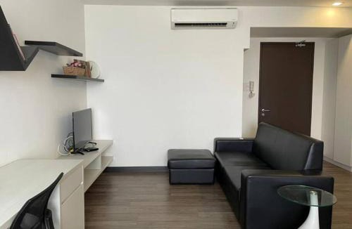 Kampung Bukit Dukong Apartment | Cheras Romantic Studio House with free Netflix and wifi