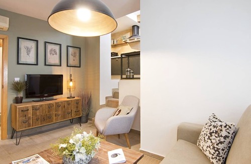 Central District Apartment | Chezmoihomes Cathedral Apartment 1BR