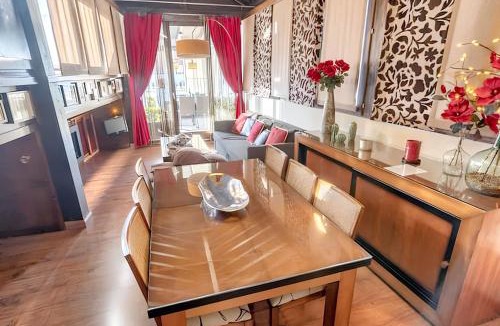 Central District Apartment | Chic Apartment Granada 60m² + Terr.