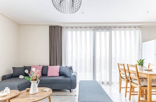 Umraniye Apartment | Chic, Modern and Spacious Flat near Finance City