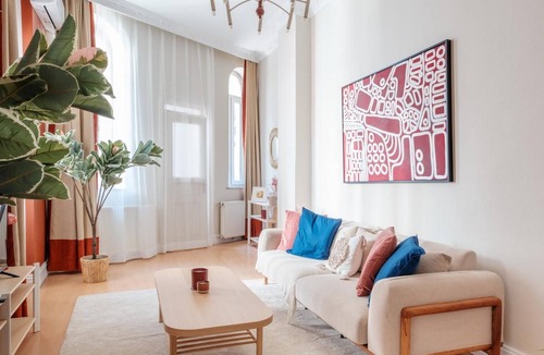 Tophane Apartment | Chic, Modern Flat w Balcony 5 min to Taksim