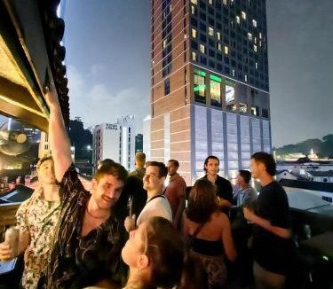 Chinatown Hostel | Chinatown Hostel by Mingle - Rooftop Private Jacuzzi with Bar