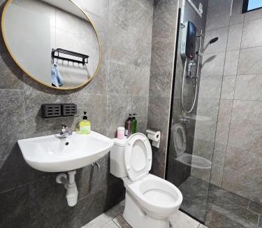 Kampung Bukit Dukong Apartment | Comfy Cheras C180 Belakong Tradres Park 3BR 2 Bath Room 2 Carpark