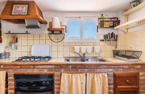 Villamena House | Country House 'Casa El Concejo' with Mountain View, Wi-Fi and Air Conditioning