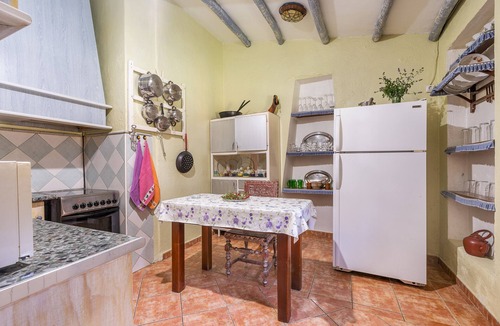 Illora House | Country House 'Cortijo Las Chorreras' with Mountain View, Wi-Fi and Air Conditioning