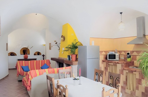 Benalua de Guadix House | Country House 'El Granado' with Shared Pool, Wi-Fi and Air Conditioning