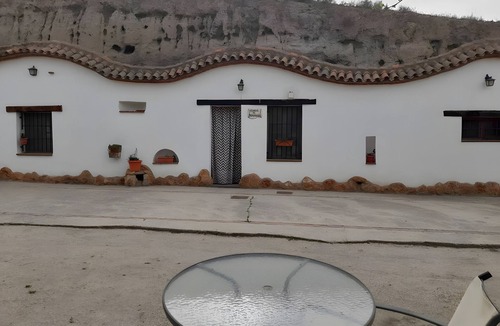 Benalua de Guadix House | Country House 'El Melocotonero' with Mountain View, Wi-Fi and Air Conditioning