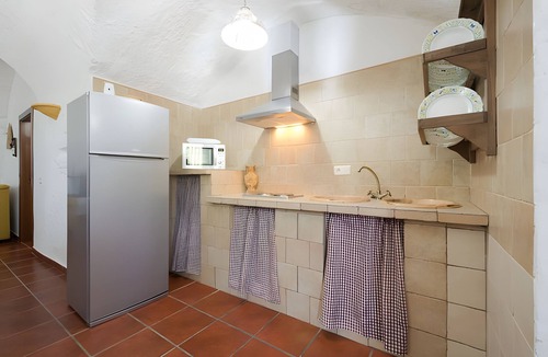 Benalua de Guadix House | Country House 'La Chumbera' with Mountain View, Wi-Fi and Air Conditioning