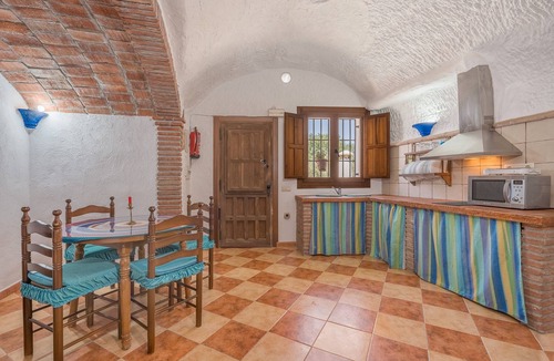 Benalua de Guadix House | Country House 'La Higuera' with Mountain View, Wi-Fi and Air Conditioning