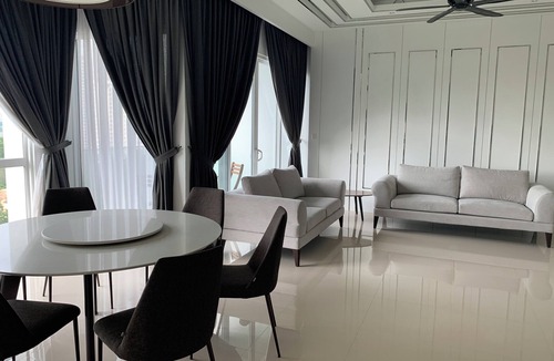 Mont Kiara Apartment | Cozy 3-bedroom, WiFi, Netflix ready