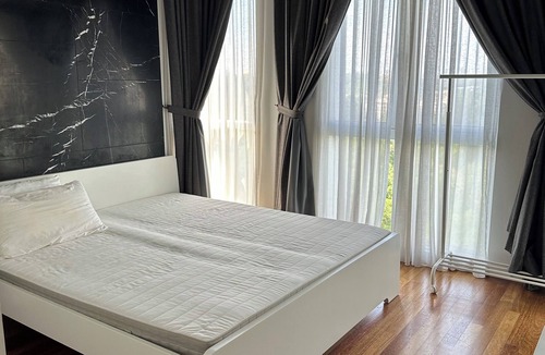Mont Kiara Apartment | Cozy 3-bedroom, WiFi, Netflix ready