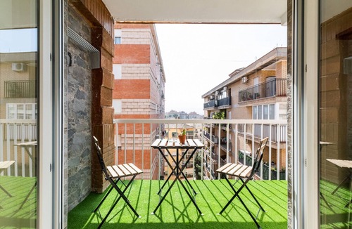 Cervantes Apartment | Cozy apartment in Granada, central location, close to Alhambra, WiFi, quality beds, 3 bedrooms