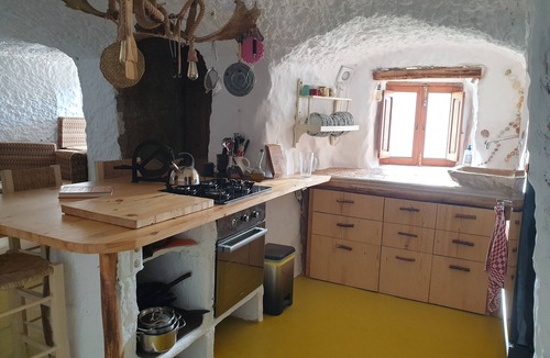 Gorafe House | Creatively designed CaveHouse with jacuzzi