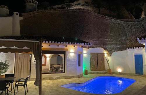 Alcudia de Guadix House | Cueva con vistas a Sierra Nevada en Alcudia de Guadix