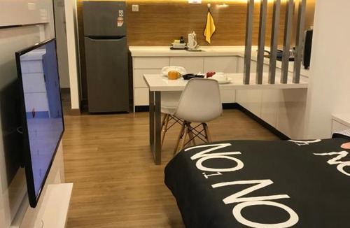 Seri Kembangan Apartment | De ONe HomeStay#Wifi#Netflix#Highfloor unit