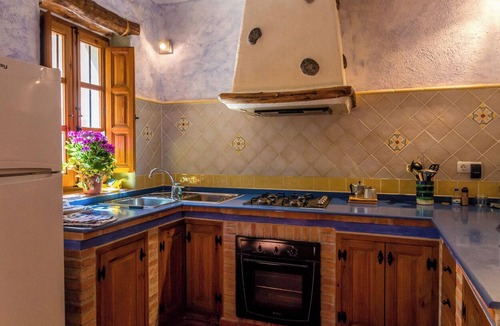 Guajar Faraguit House | El Sol: Holiday home with cave pool! Enjoy mountains, beach and Granada/Malaga