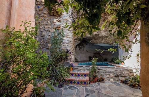 Guajar Faraguit House | El Sol: Holiday home with cave pool! Enjoy mountains, beach and Granada/Malaga