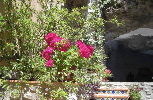 Guajar Faraguit House | El Sol: Holiday home with cave pool! Enjoy mountains, beach and Granada/Malaga