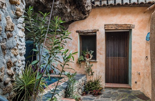 Guajar Faraguit House | El Sol: Holiday home with cave pool! Enjoy mountains, beach and Granada/Malaga