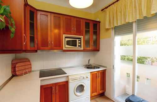 Figares Apartment | Elegant apartment in Granada by beBalmy