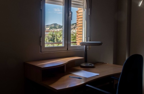 Genil House | Entire house Ideal to get to know Granada. Along Sports Palace Well comunicated.