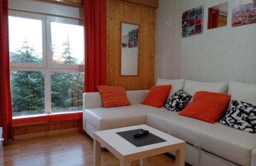 Pradollano Apartment | ESTUDIO ALCAZABA, Summer