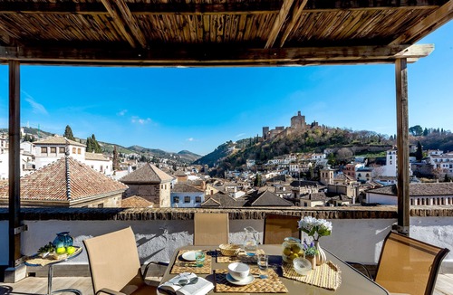Albaicin Apartment | Fab Penthouse views to Alhambra. Ático Plaza Nueva