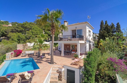Almunecar Villa | Fabulous 4 bedroom villa with private pool and amazing views of the bay