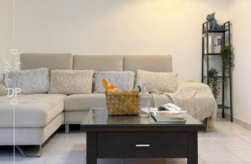 Sri Petaling House | Familia Homestay 15pax 4R4B KL