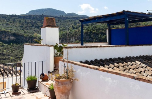 Albunuelas Cottage | Family house with 5 bedrooms, pool and terrace with views.