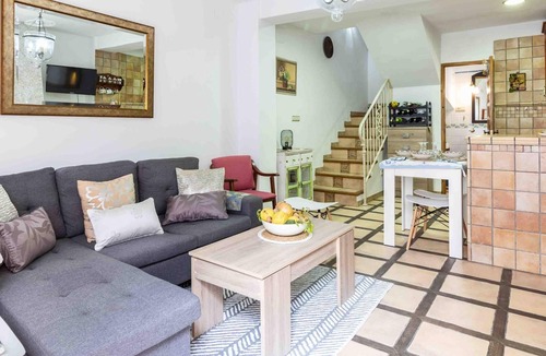 Niguelas Cottage | Family house with three rooms, fireplace - terrace