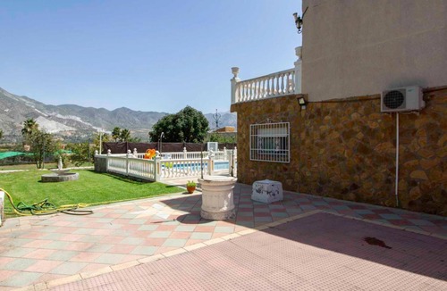 Padul Villa | Farmhouse with large garden, large pool