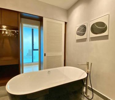 Genting Highlands Apartment | Genting Grand Penthouse Vista Residences, 4BR&4'5Baths, sleeps 19pax, Balcony Partial Hills View, Bathtub, Coway Dispenser, Streaming Device, Fully AC,4 Private Cars Park