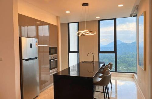 Genting Highlands Apartment | Genting Grand Penthouse Vista Residences, 4BR&4'5Baths, sleeps 19pax, Balcony Partial Hills View, Bathtub, Coway Dispenser, Streaming Device, Fully AC,4 Private Cars Park