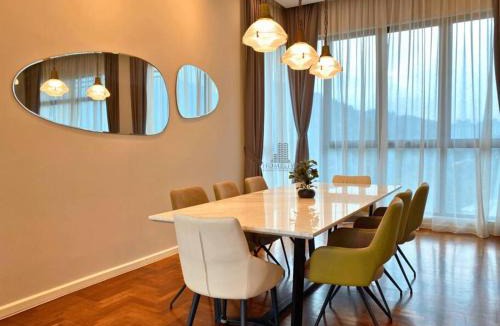 Genting Highlands Apartment | Genting Grand Penthouse Vista Residences, 4BR&4'5Baths, sleeps 19pax, Balcony Partial Hills View, Bathtub, Coway Dispenser, Streaming Device, Fully AC,4 Private Cars Park