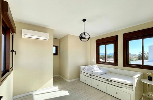 Motril Villa | Grand Villa w/Private Pool
