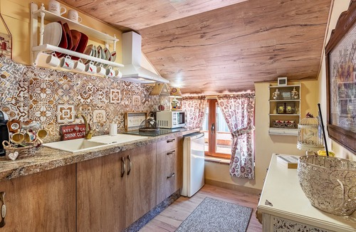 La Zubia House | Guest House 'Cumbres Verdes - Laurel De La Reina' with Mountain View, Wi-Fi and Air Conditioning