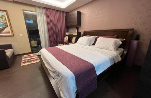 Batu Caves Apartment | Guest Studio/Suite Condominum Near Batu Caves