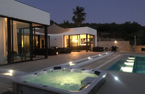 Jete Villa | Hill house Spain -villa casa blanca with Sea & Mountain View, Pool and Jacuzzi