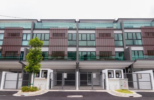 Batu Caves House | Hill View Pool Villa near Genting Highland,UIA,Batu Caves Temple,Gombak KL