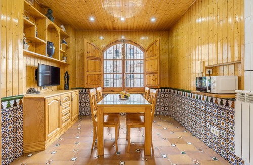Cenes de la Vega House | Holiday Home 'Casa Rural Vista Blanca' with Mountain View, Wi-Fi and Air Conditioning