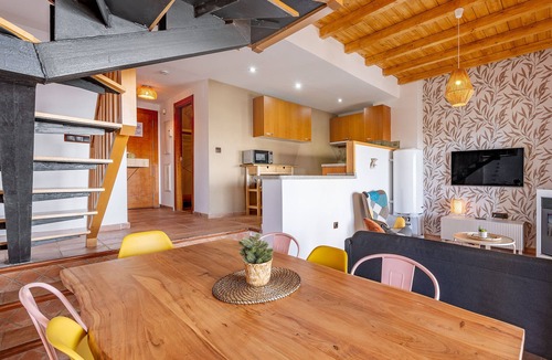 Pradollano Apartment | Holiday Apartment "Ski Lodge Duplex Suite Rosa" near Slopes with Private Terrace & Wi-Fi