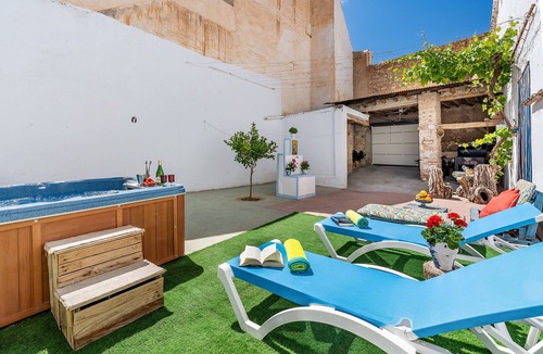 Padul House | Holiday Home 'Amelia y Juan de Dios' with Private Terrace, Wi-Fi and Air Conditioning