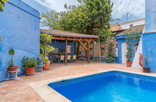 Illora House | Holiday Home 'Casa Familiar De Illora with Pool' with Mountain Views