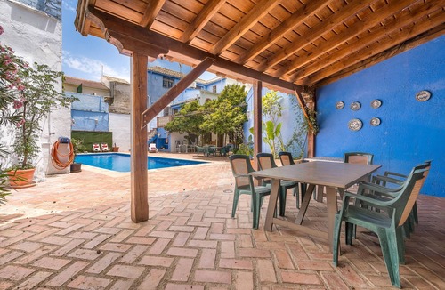 Illora House | Holiday Home 'Casa Familiar De Illora with Pool' with Mountain Views