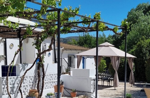 Algarinejo House | Holiday Home 'Casa Margarita' with Mountain View, Wi-Fi and Air Conditioning
