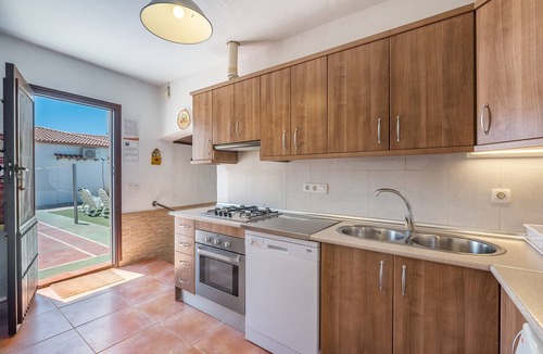 Cacin House | Holiday Home 'Casa Pepita' with Mountain View, Private Pool and Wi-Fi