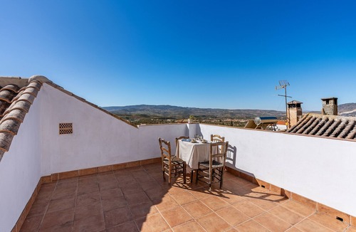 Niguelas House | Holiday Home 'Coqueta Casa Rural Para 8 Personas' with Private Terrace, Balcony and Wi-Fi